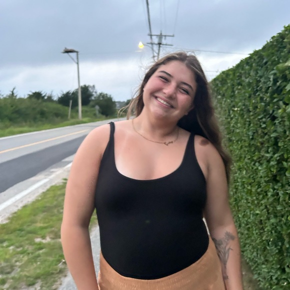 meet your posher, gabby! - Picture 3 of 5